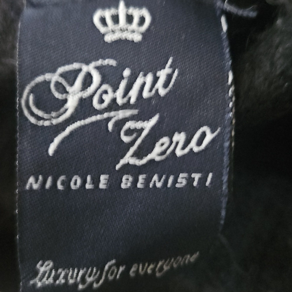 Point Zero Stud Scarf - Picture 5 of 7